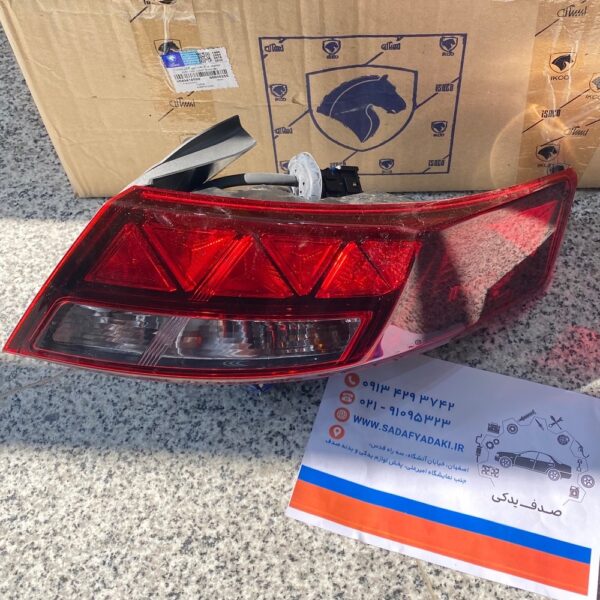 چراغ عقب روي گلگير راست LED مثلثی با لامپ تارا ايساکو